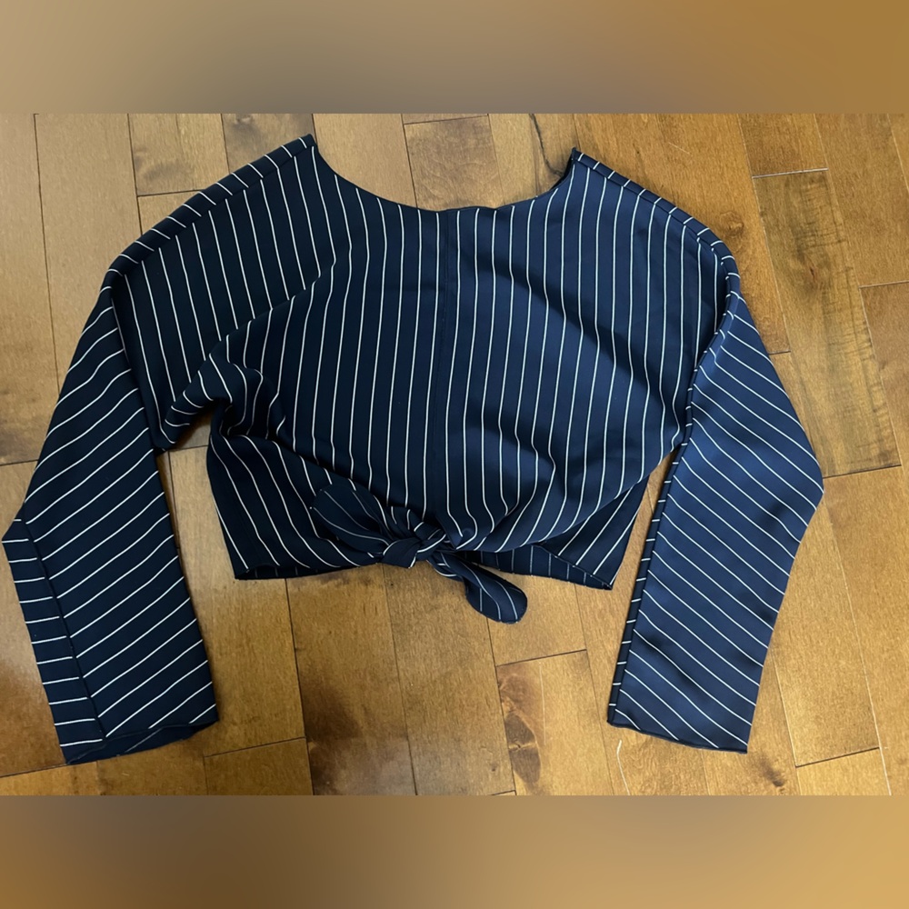 🌸2/20 Babaton Aritzia XXS Navy Pinstripe Tie Front Crop Blouse Office Boho